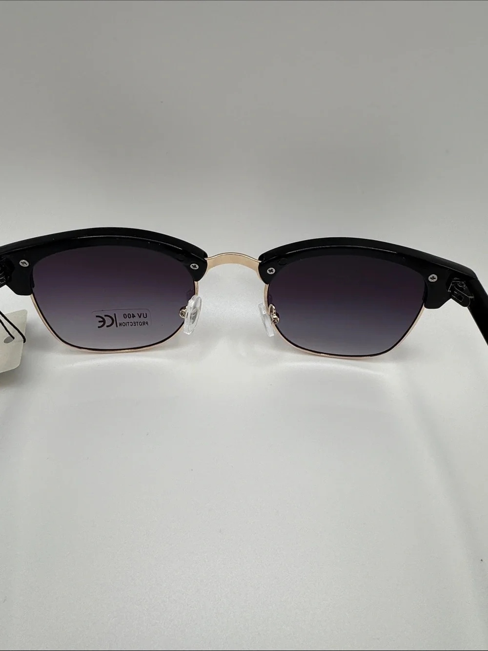 Classic Black and Gold Men's Sunglasses with Gradient Lenses